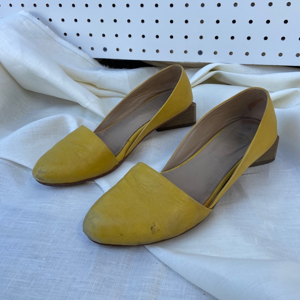 Behavior LA yellow leather short heel pump